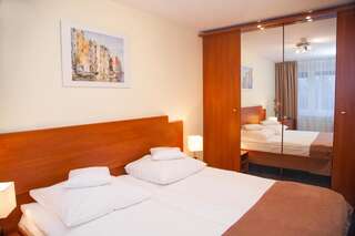Отель Hotel IKAR Быдгощ Улучшенный двухместный номер с 1 двуспальной кроватью и диваном-7