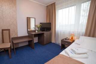 Отель Hotel IKAR Быдгощ Двухместный номер с 2 отдельными кроватями-2