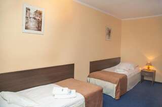 Отель Hotel IKAR Быдгощ Двухместный номер с 2 отдельными кроватями-5